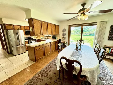 Dining - 9601 Crabb, Temperance, MI 48182 photo 2 of 3