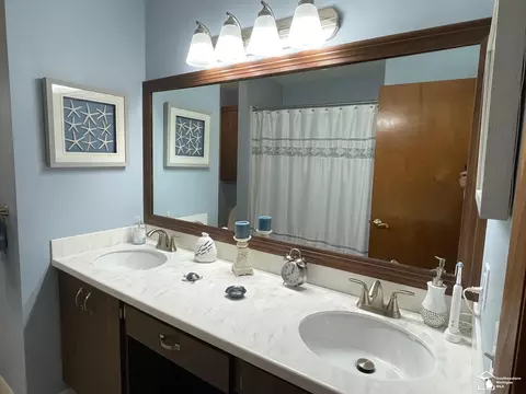 Bath - 9601 Crabb, Temperance, MI 48182 photo 1 of 2