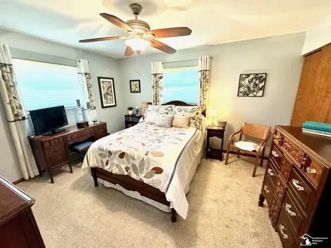 Bedroom - 9601 Crabb, Temperance, MI 48182 photo 2 of 6