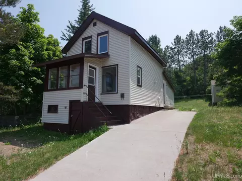 709 E South, Houghton, MI 49931