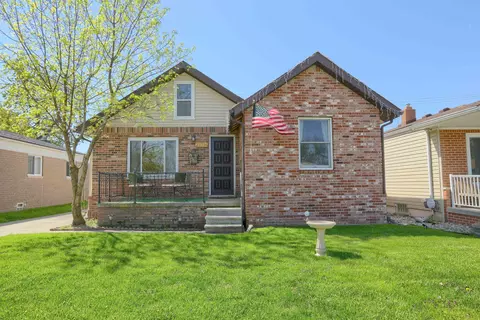 22736 Lake Dr, Saint Clair Shores, MI 48082