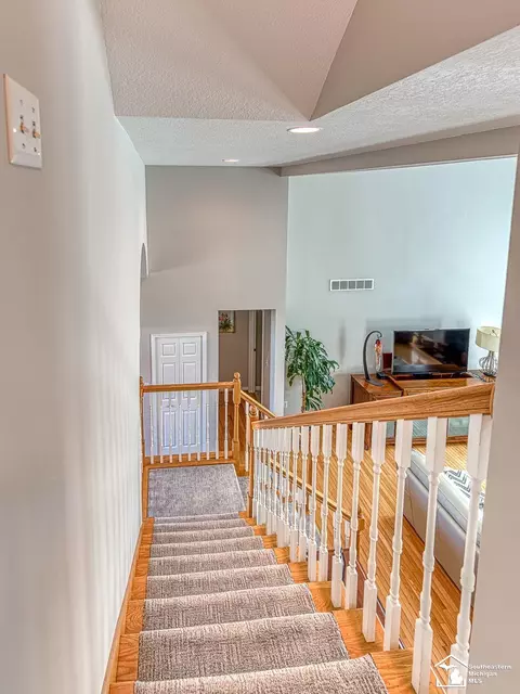 Entry Way - 779 Saint James Park, Monroe, MI 48161 photo 8 of 9