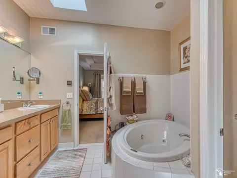 Bath - 779 Saint James Park, Monroe, MI 48161 photo 3 of 5