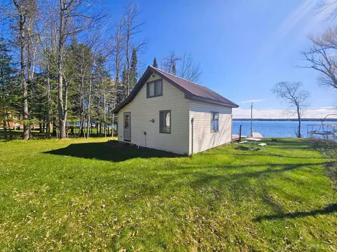 13946 M64, Marenisco, MI 49947