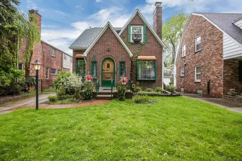 271 Mount Vernon, Grosse Pointe Farms, MI 48236