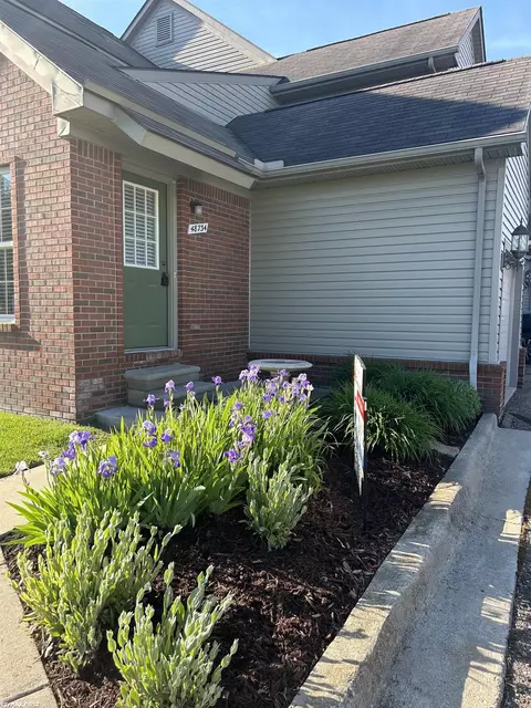 48734 Chelmsford Ct, New Baltimore, MI 48047