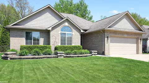 37259 Willow Crk, New Baltimore, MI 48047