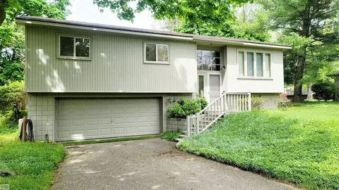 3307 Spring Mdw, Rochester, MI 48306