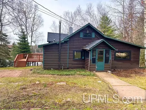 535 N Lake Enchantment, Marquette, MI 49855