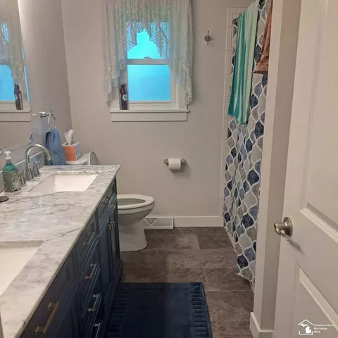1021 Hackman, Temperance, MI 48182 photo 2