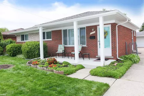 27417 Dover, Warren, MI 48088