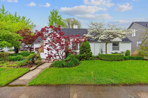 2240 Hollywood, Grosse Pointe Woods, MI 48236