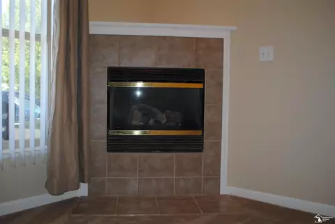 Living - 5280 Torrington, Monroe, MI 48162 photo 2 of 3