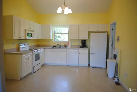 Kitchen - 5280 Torrington, Monroe, MI 48162 photo 2 of 3