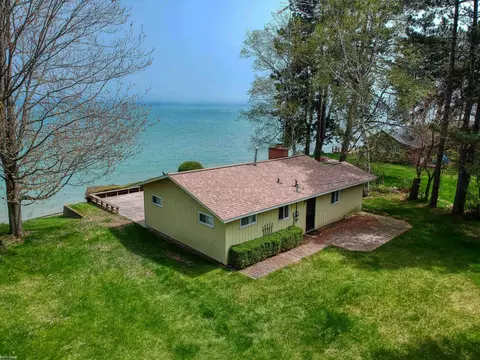 3894 Lakeshore, Forester, MI 48427