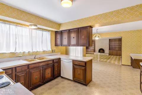 607 Canterbury, Grosse Pointe Woods, MI 48236 photo 9