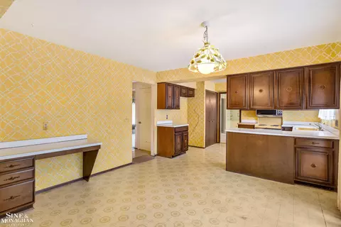 607 Canterbury, Grosse Pointe Woods, MI 48236 photo 11