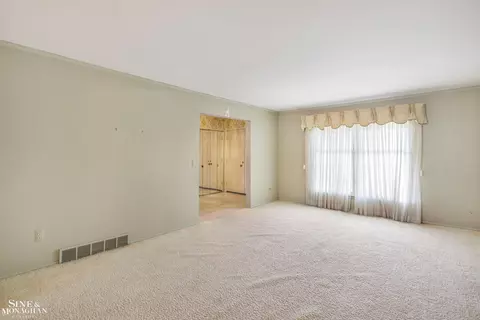 607 Canterbury, Grosse Pointe Woods, MI 48236 photo 5
