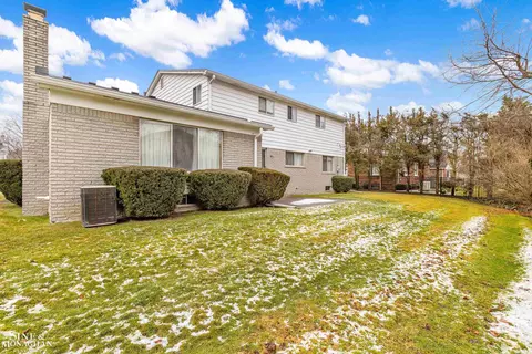 607 Canterbury, Grosse Pointe Woods, MI 48236 photo 29