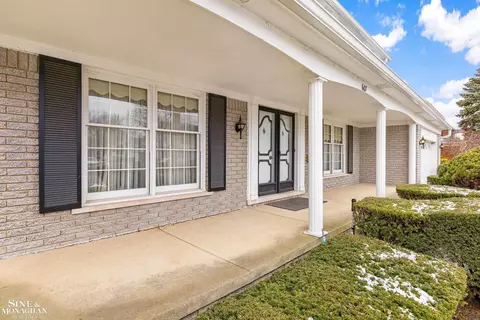 607 Canterbury, Grosse Pointe Woods, MI 48236 photo 2