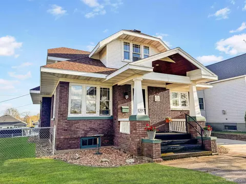 1219 S 9th, Escanaba, MI 49829