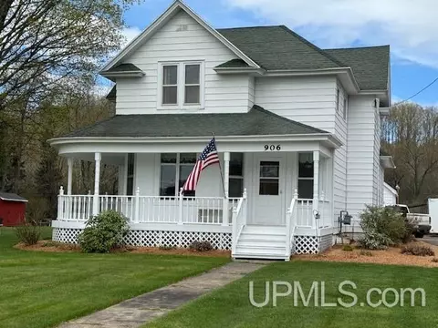 906 Selden, Iron River, MI 49935
