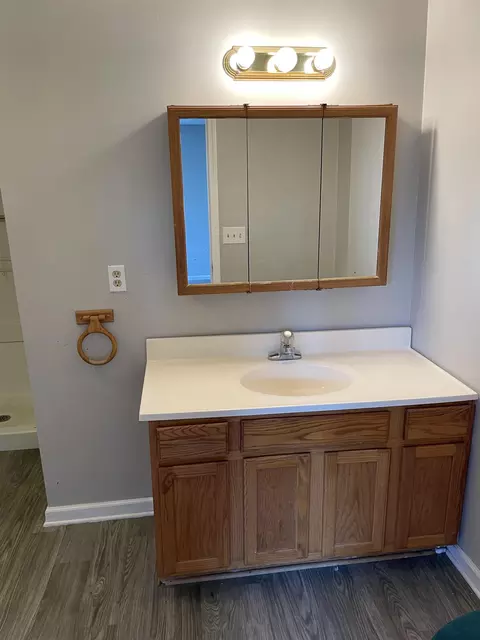 Bath - 1501 Flushing, Flint, MI 48504 photo 5 of 5
