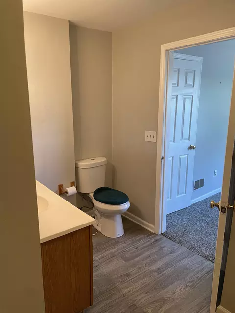 Bath - 1501 Flushing, Flint, MI 48504 photo 3 of 5