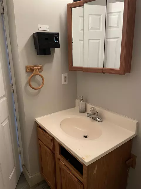 Bath - 1501 Flushing, Flint, MI 48504 photo 1 of 5