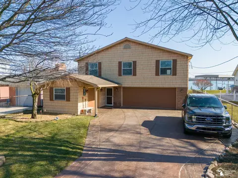 30213 Adams, Gibraltar, MI 48173