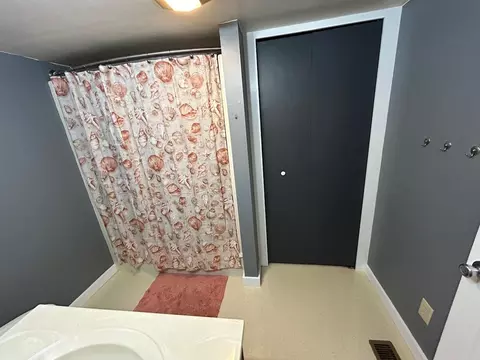 Bath - 1401 Chappel Dm, Gladwin, MI 48624 photo 2 of 2