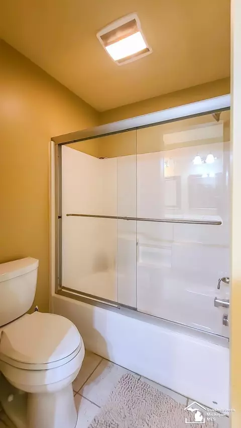 Bath - 1062 Abbey, Monroe, MI 48161 photo 8 of 11