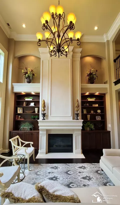 Living - 1062 Abbey, Monroe, MI 48161 photo 2 of 7