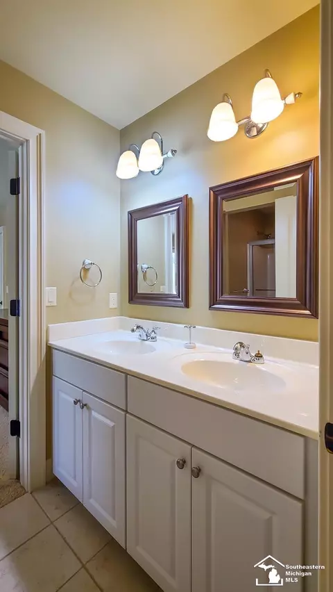 Bath - 1062 Abbey, Monroe, MI 48161 photo 7 of 11