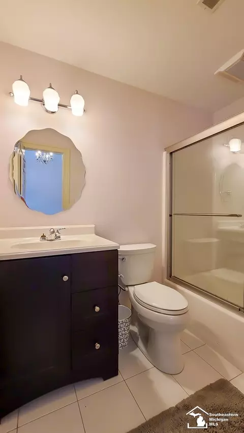 Bath - 1062 Abbey, Monroe, MI 48161 photo 6 of 11