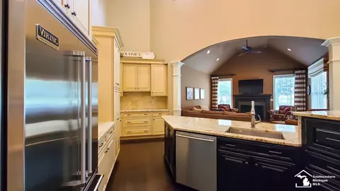 Kitchen - 1062 Abbey, Monroe, MI 48161 photo 6 of 8