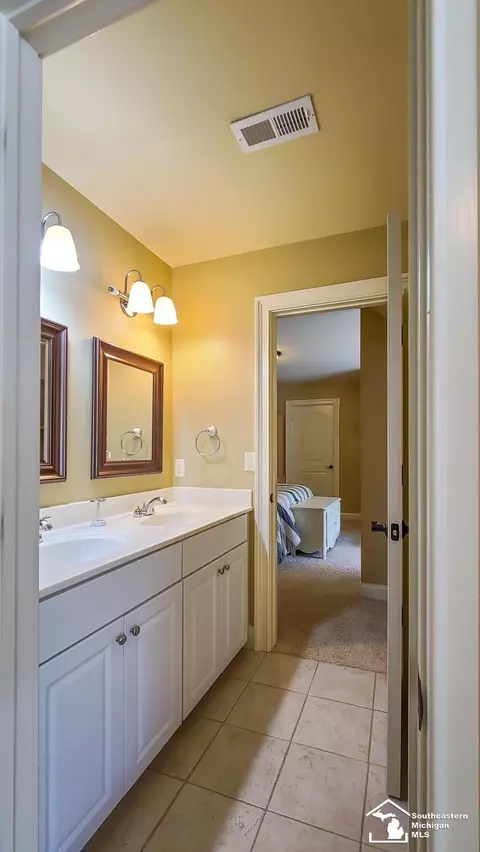 Bath - 1062 Abbey, Monroe, MI 48161 photo 9 of 11
