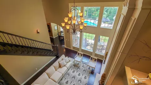 Living - 1062 Abbey, Monroe, MI 48161 photo 6 of 7