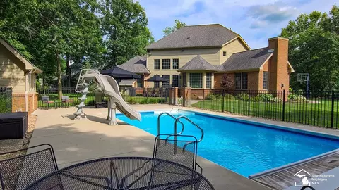Exterior - 1062 Abbey, Monroe, MI 48161 photo 6 of 7
