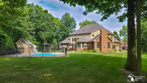 Exterior - 1062 Abbey, Monroe, MI 48161 photo 4 of 7