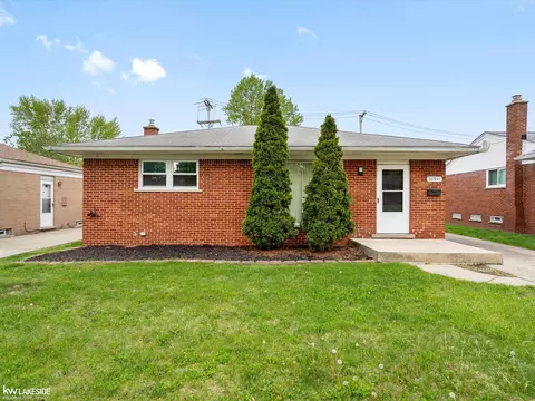 30941 Blossom, Roseville, MI 48066