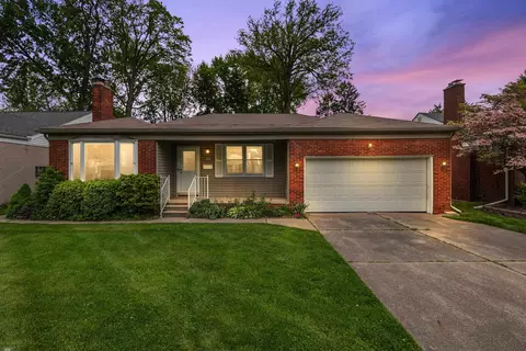 21125 Huntington, Harper Woods, MI 48225