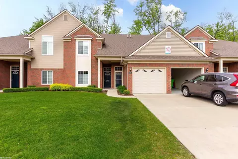 3797 Eagle Creek Dr, Utica, MI 48317