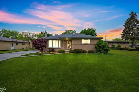 25871 Curie, Warren, MI 48091