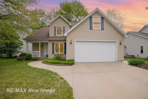 2510 Greenwich, Midland, MI 48642