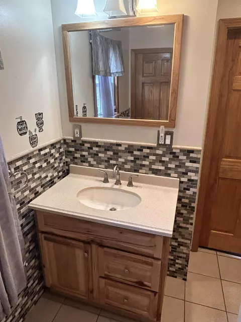 Bath - 623 E Mason, Owosso, MI 48867 photo 1 of 4