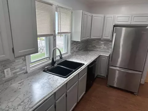 Kitchen - 623 E Mason, Owosso, MI 48867 photo 2 of 3