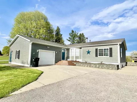 1416 13th, Bark River, MI 49807