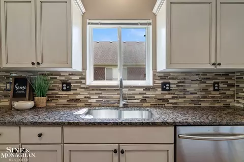 Kitchen - 52640 Sable, Macomb, MI 48042 photo 4 of 5
