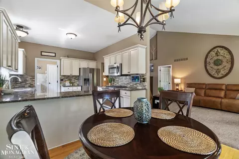 Dining - 52640 Sable, Macomb, MI 48042 photo 1 of 2